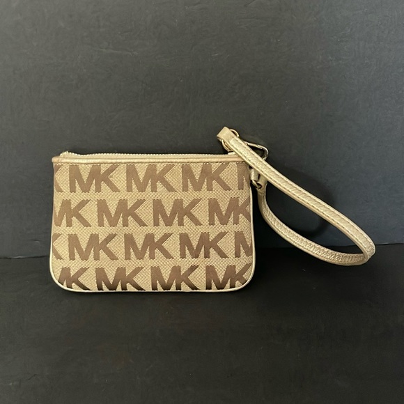 MICHAEL KORS SIGNATURE LOGO WALLET WRISTLET - Picture 4 of 5